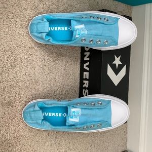 Gnarly blue converse size 7.5